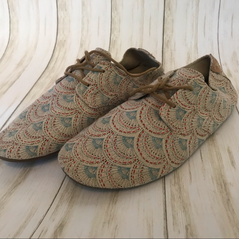 Sanuk shoes